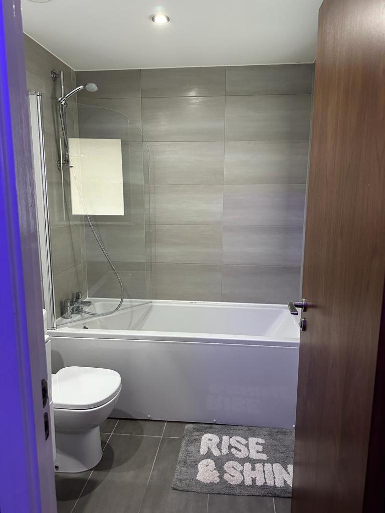 Luxury 9Ine Beautiful Bull Ring Apartment Free Parking Μπέρμιγχαμ Εξωτερικό φωτογραφία